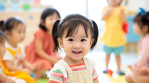 笑顔の女児