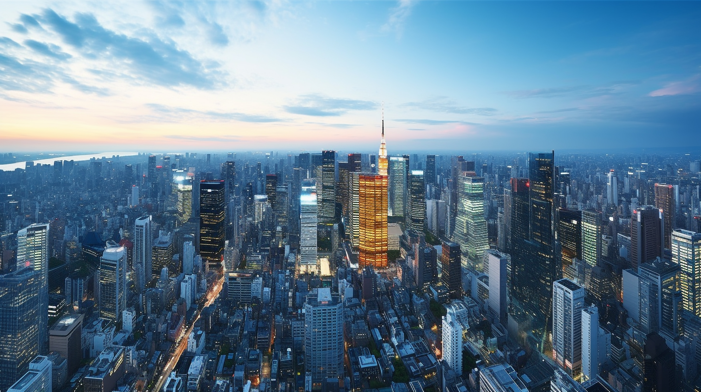 夕方の東京都心の青空
