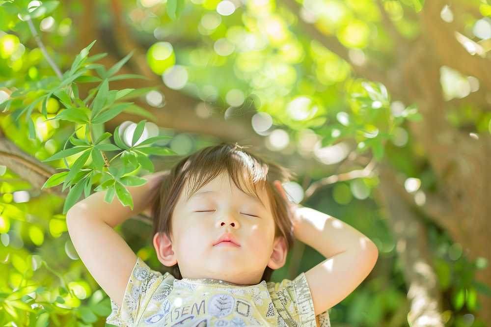 お昼寝中の子供