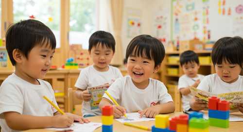 楽しそうに学ぶ幼児たち
