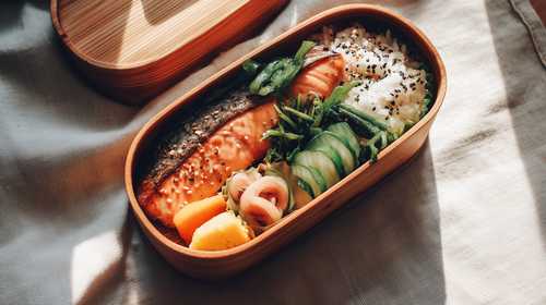 彩り豊かな鮭弁当