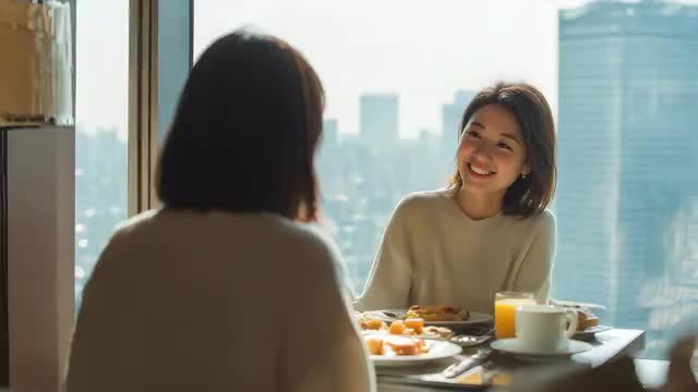 ホテルの朝食シーン